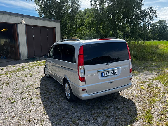 Mercedes-Benz Viano 2 of 5