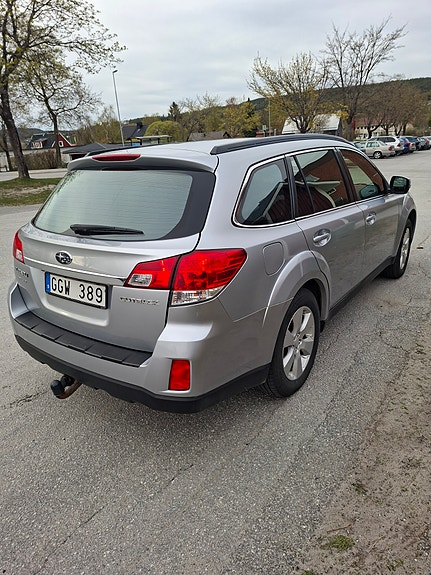Subaru Outback 2 of 5
