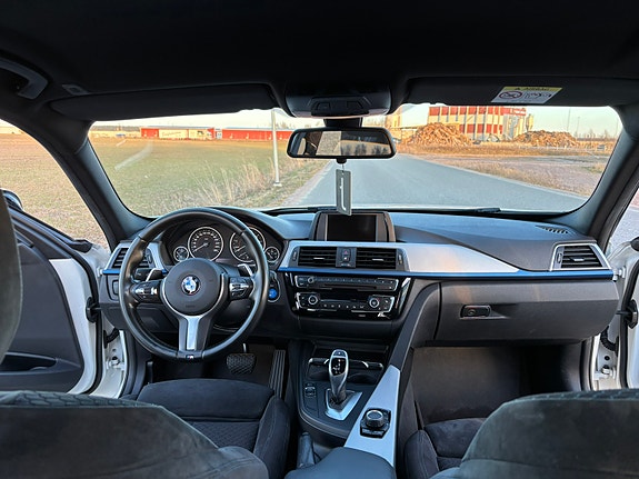 BMW 340i 3 of 5