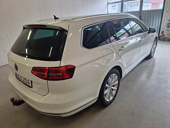 Volkswagen Passat 3 of 18