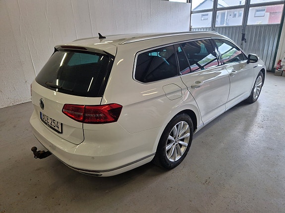 Volkswagen Passat 16 of 18