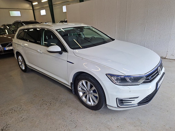 Volkswagen Passat 15 of 18