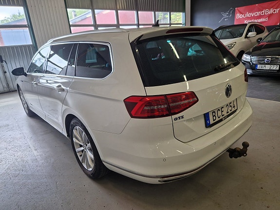 Volkswagen Passat 17 of 18