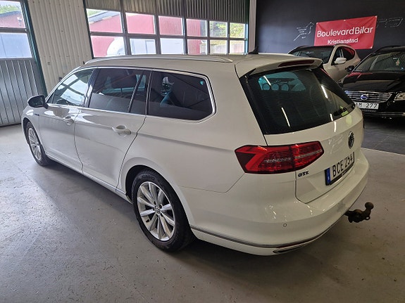 Volkswagen Passat 4 of 18