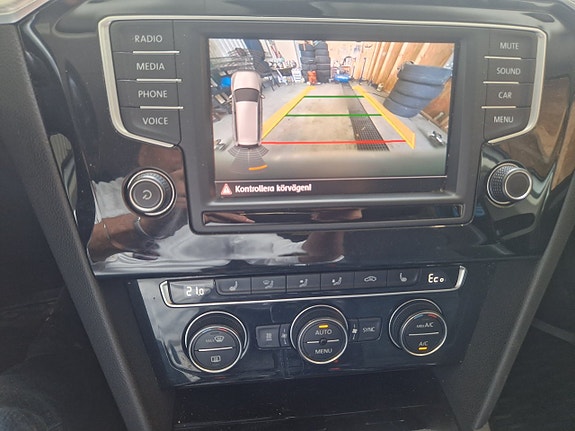 Volkswagen Passat 19 of 19