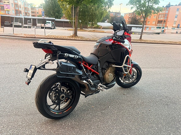 Ducati Multistrada V4 Pikes Peak MY24 · 650 mil · Fullutrustad · Garanti -27 2 of 5