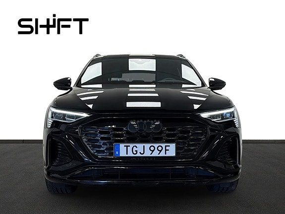 Audi Q8 e-tron 3 of 5