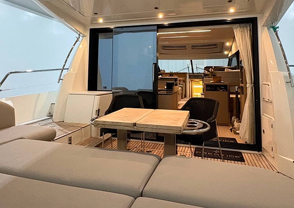 En mycket omskött Prestige 520S till salu hos oss 3 of 5