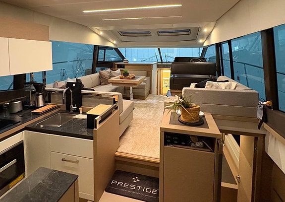 En mycket omskött Prestige 520S till salu hos oss 4 of 5