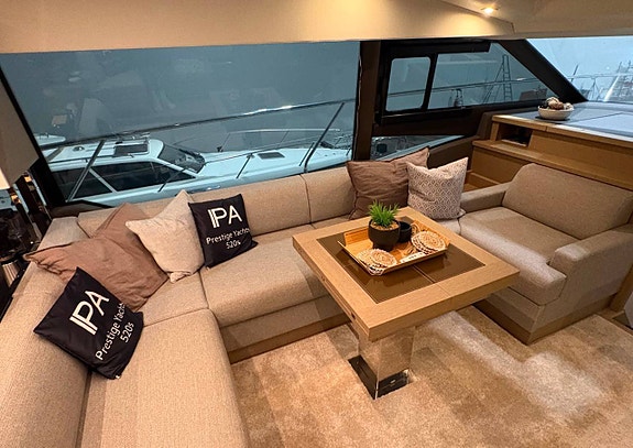 En mycket omskött Prestige 520S till salu hos oss 5 of 5