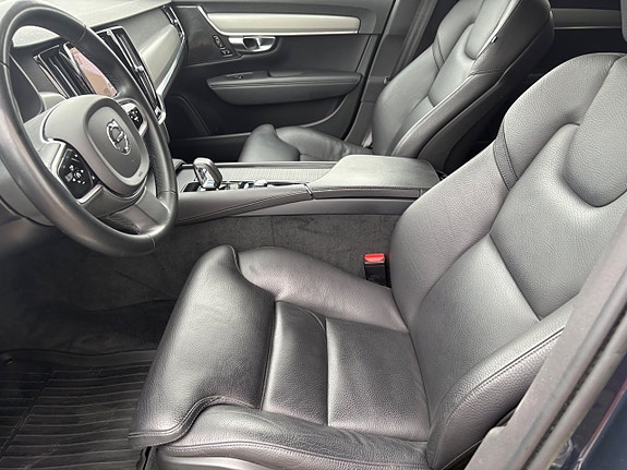 Volvo V90 Cross Country 6 of 12