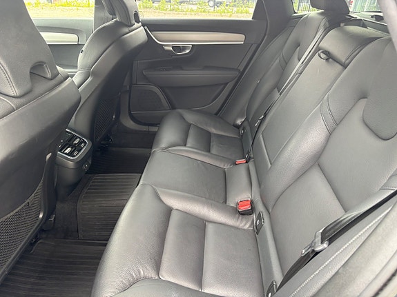 Volvo V90 Cross Country 7 of 12