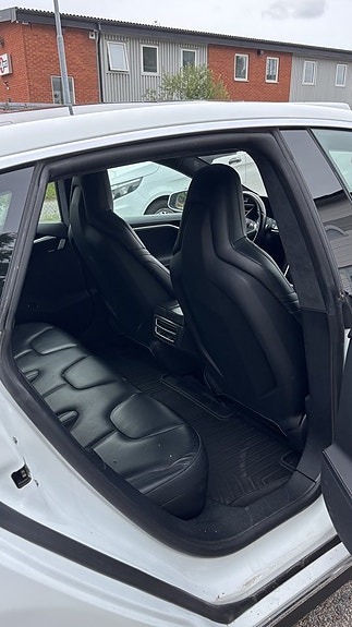 Tesla Model S 8 of 9