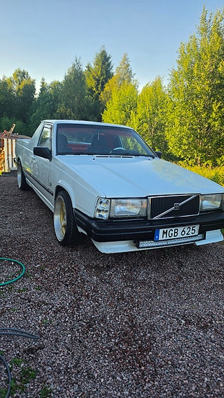 Volvo 740 3 of 7
