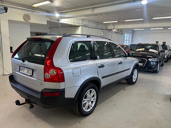 Volvo XC90 4 of 5