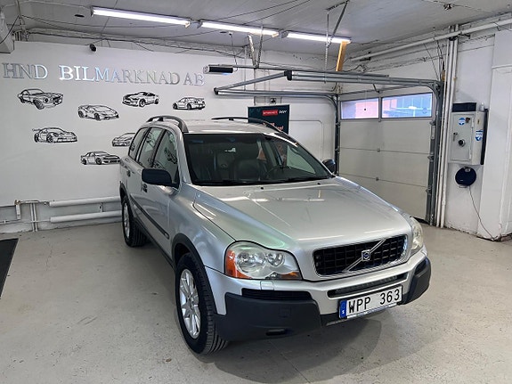 Volvo XC90 2 of 5