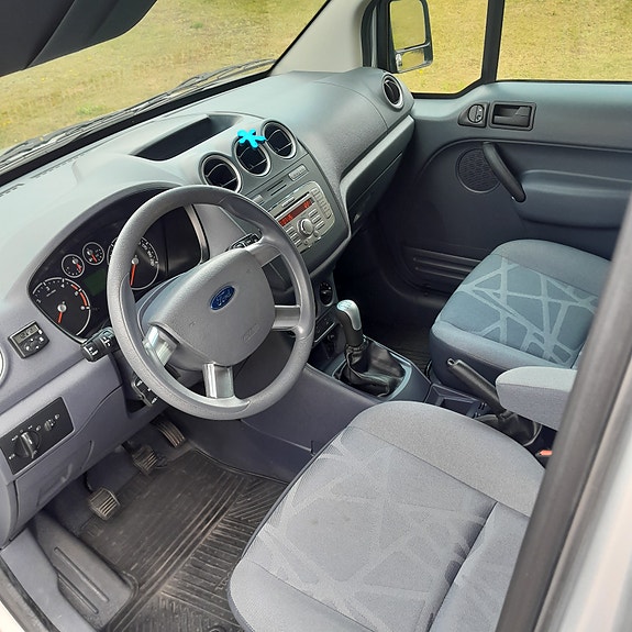 Ford Transit Connect 4 of 5