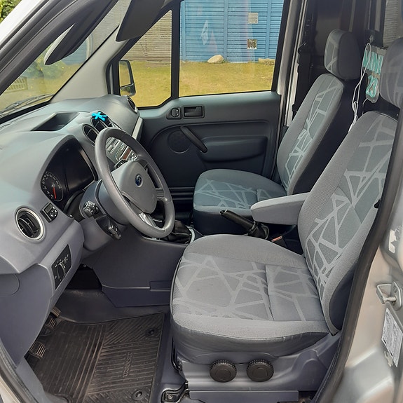Ford Transit Connect 3 of 5