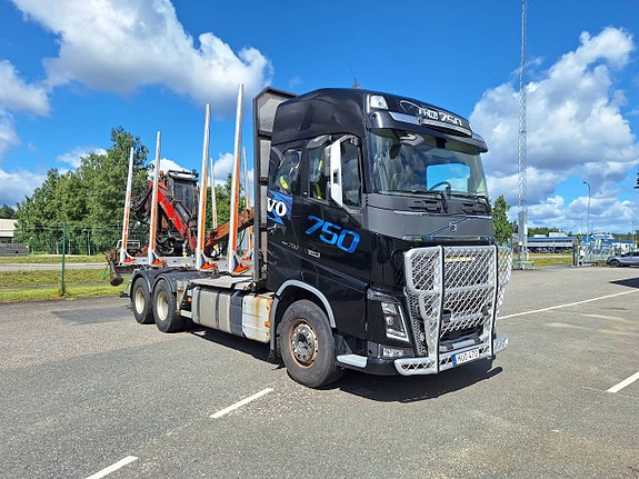 Volvo FH16 6x4 Timmerbil med Jonsered 1080 2 of 12