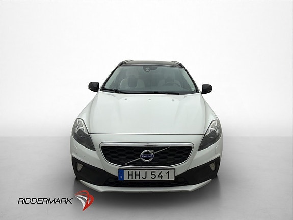 Volvo V40 Cross Country 2 of 5