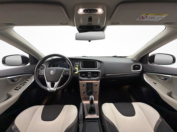 Volvo V40 Cross Country 13 of 30