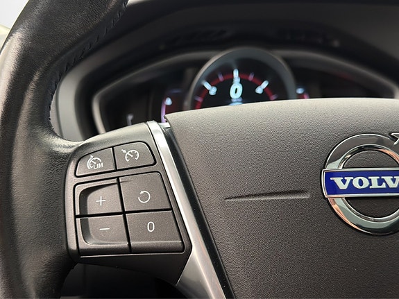 Volvo V40 Cross Country 17 of 30