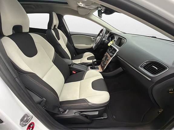 Volvo V40 Cross Country 26 of 30