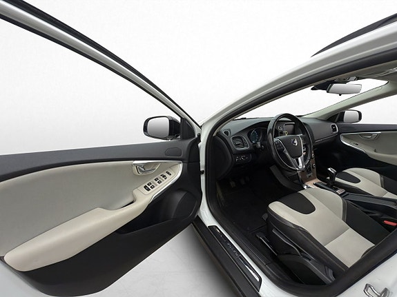 Volvo V40 Cross Country 11 of 30