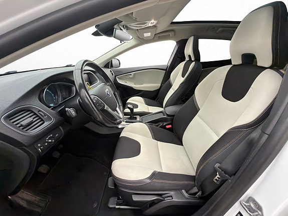 Volvo V40 Cross Country 12 of 30