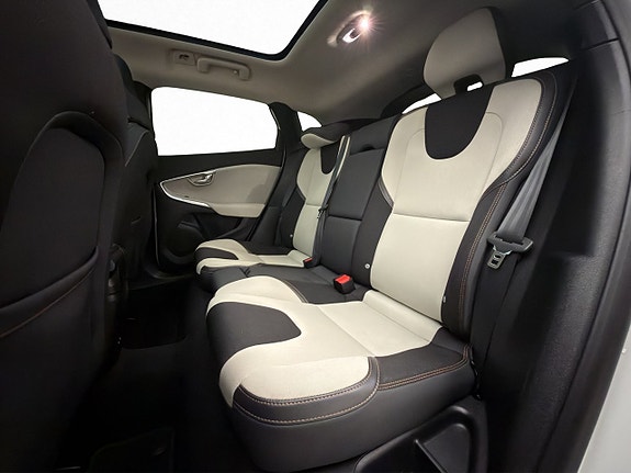 Volvo V40 Cross Country 28 of 30