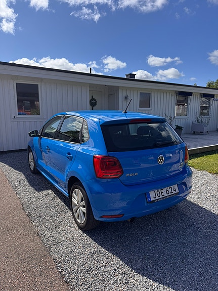 Volkswagen Polo 2 of 5
