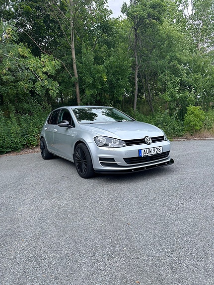 Volkswagen Golf VII 2 of 8