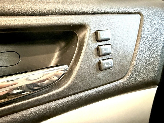 Subaru Legacy 13 of 14