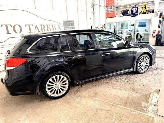 Subaru Legacy 4 of 5