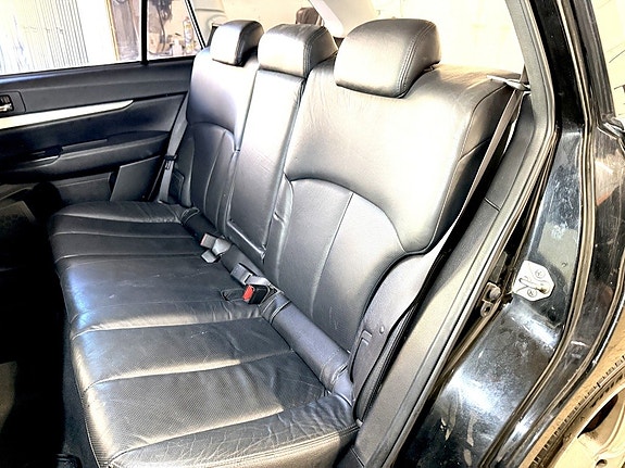 Subaru Legacy 11 of 14