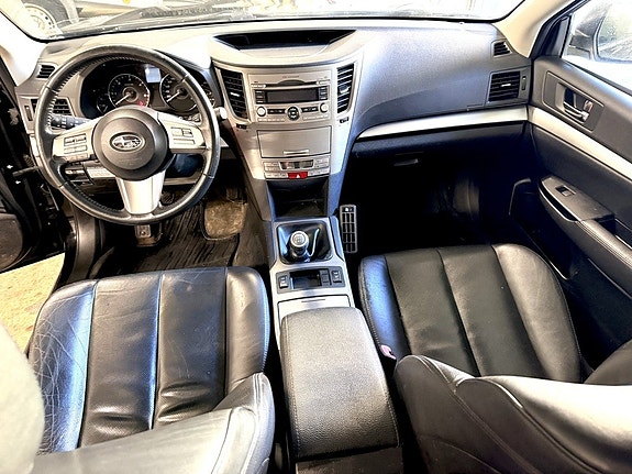 Subaru Legacy 9 of 14