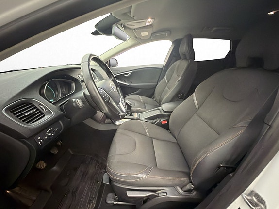 Volvo V40 Cross Country 12 of 30