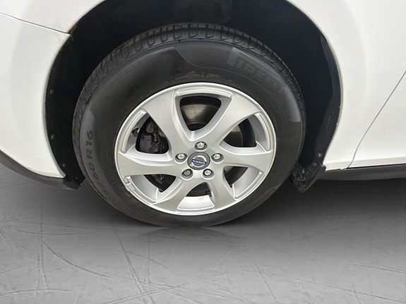 Volvo V40 Cross Country 25 of 30