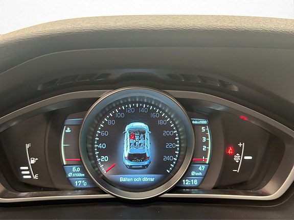 Volvo V40 Cross Country 16 of 30
