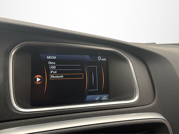 Volvo V40 Cross Country 18 of 30