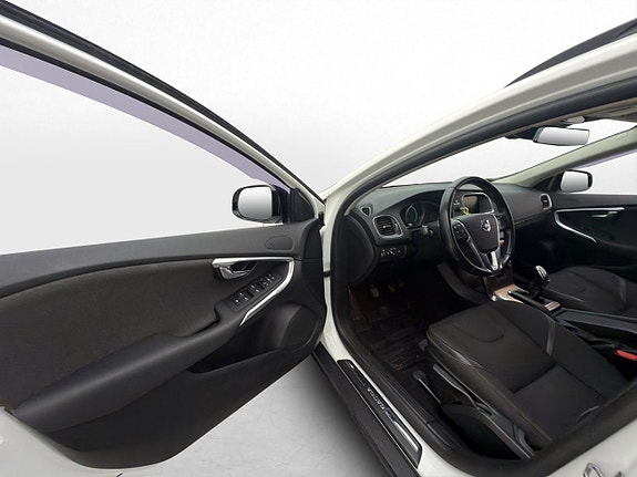Volvo V40 Cross Country 11 of 30