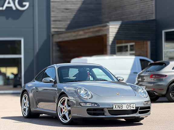Porsche 911 4 of 5