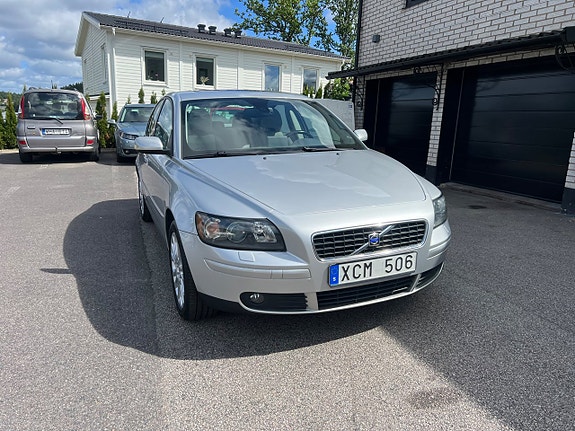 Volvo S40 2 of 5