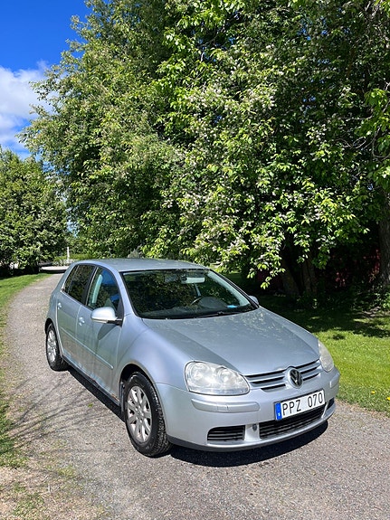 Volkswagen Golf V 2 of 5