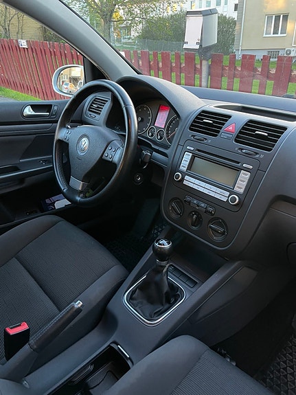 Volkswagen Golf V 5 of 5
