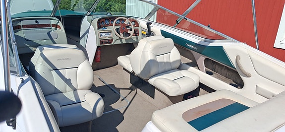 Chaparral Bowrider V8 3 of 5
