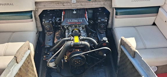 Chaparral Bowrider V8 5 of 5