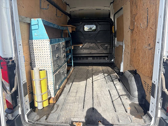 Ford Transit 10 of 12