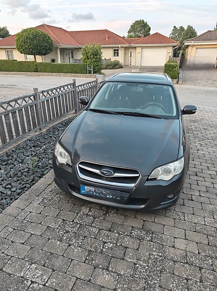 Subaru Legacy 3 of 5