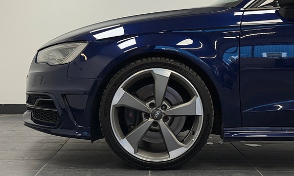 Audi S3 4 of 5